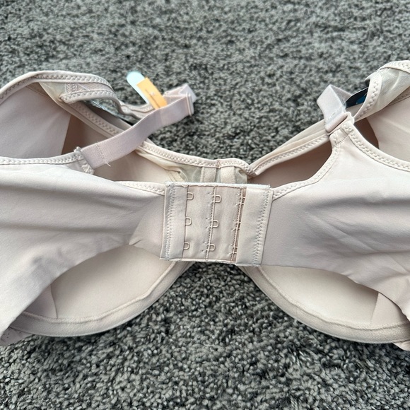 Bali Underwire Smoothing Light Illusion Neckline Convertible Women 34DD - Picture 3 of 6